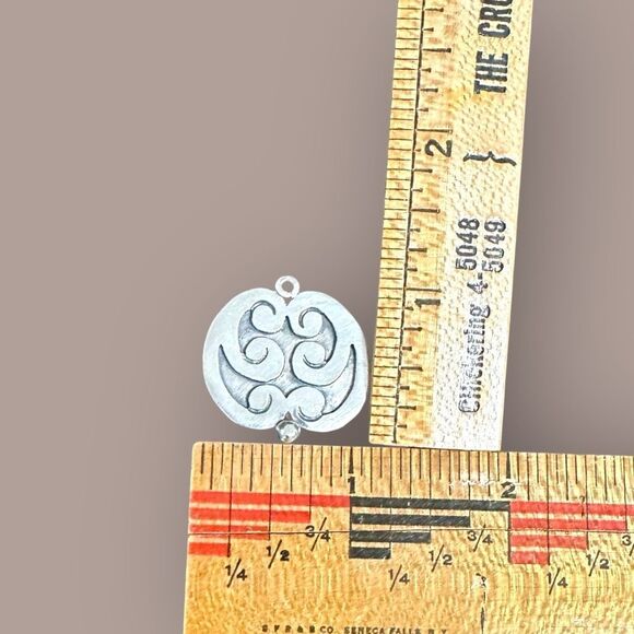 Vintage Silver Oval Pendant with raised swirl designs - Picture 8 of 10